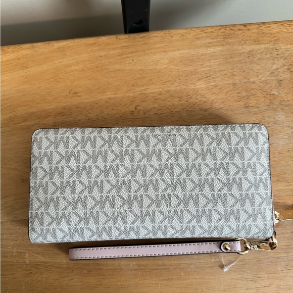 Michael Kors Hamilton w/Wallet - Picture 10 of 12